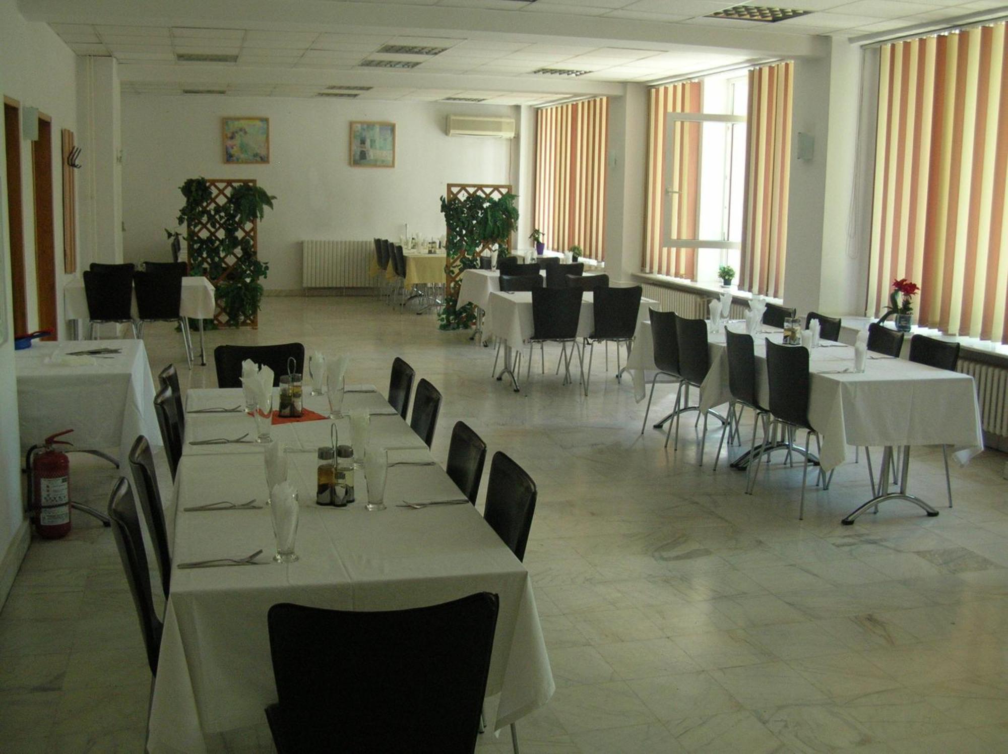 Federația Română De Scrimă - Floreta De Aur Hotel 2*